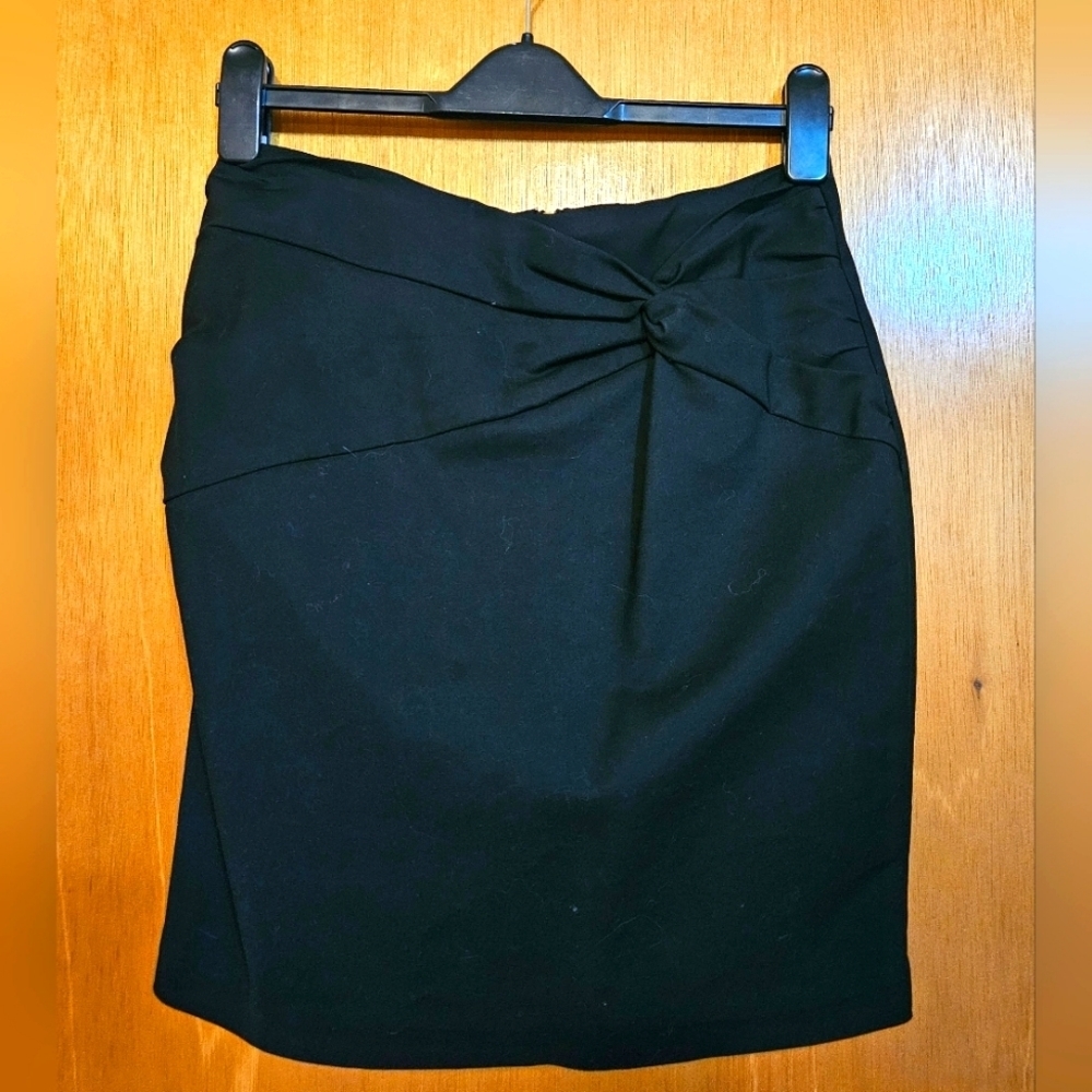 Black pencil skirt with knot detail Size 12 Gold Zipper NWOT - Picture 1 of 5